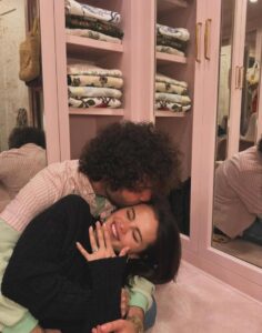 Selena Gomez Got a Rash the 1st Time She Kissed Fiance Benny Blanco