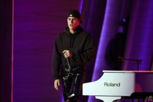 Justin Bieber Worries Friends with INSANE Spending: Report