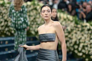 Lorde Admits to Watching Infamous Pamela Anderson & Tommy Lee Sex Tape for Some Reason