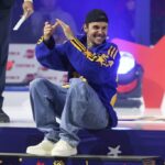 Justin Bieber Takes Hailey on Hockey Date, Gets Accused of Being Bad Luck by DRAKE of All …
