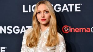 Sensitive Skin? Amanda’s Seyfried’s Go-To Retinol Might Be Your New Favorite