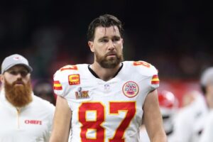 Travis Kelce’s Barber Addresses Hair Transplant Rumors