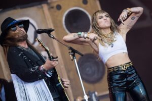 Miley Cyrus Ends Estrangement from Dad, Explains Why