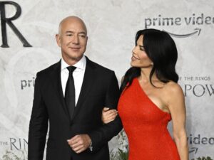 Lauren Sanchez: Who Is Jeff Bezos’ New Wife? (And Which NFL Legend Is Her Baby …