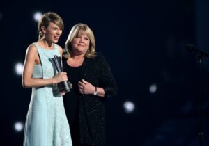 Taylor Swift’s Parents’ Separation: Her Mom & Dad’s Split & …